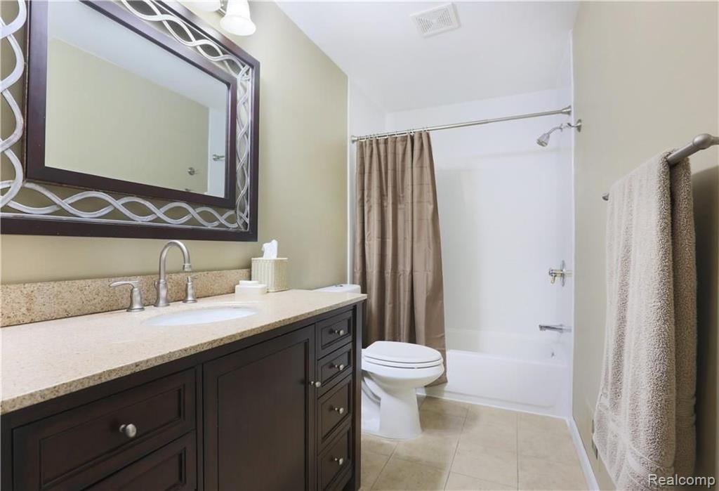 693 Bolinger Street Rochester Hills, MI 48307 - Photo 12 of 21