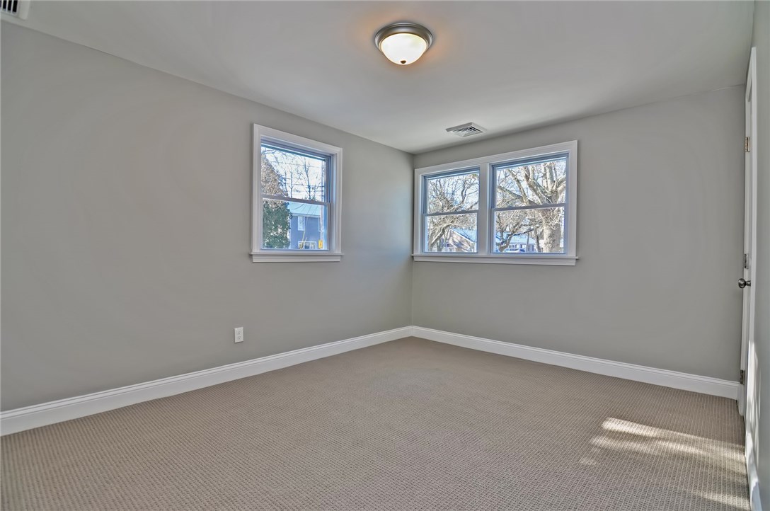 10 Hancock Road Barrington, RI 02806 - Photo 31 of 36