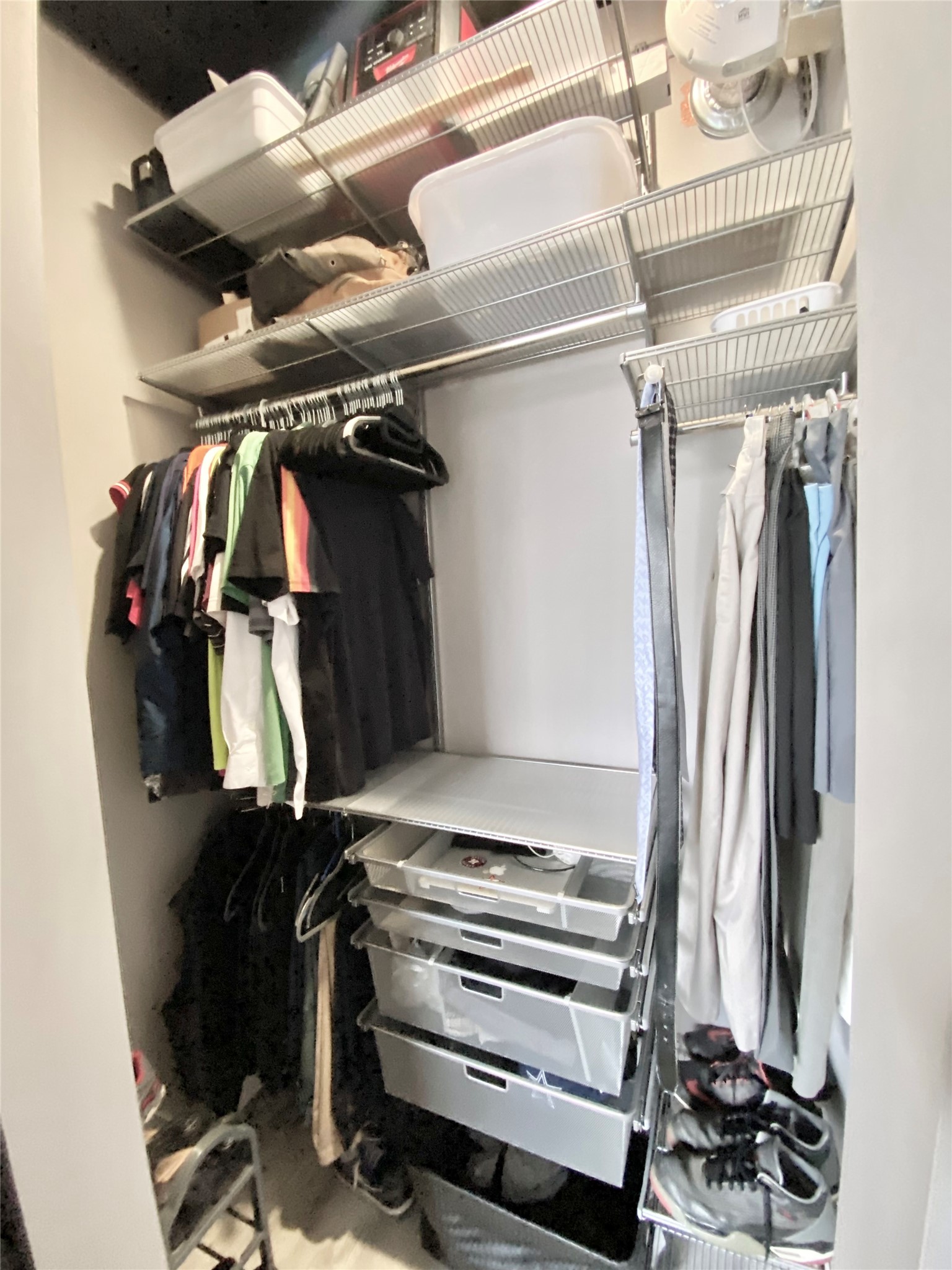 2016 Main Street, Unit 1715 Houston, TX 77002 - Photo 15 of 31 Primary bedroom closet.