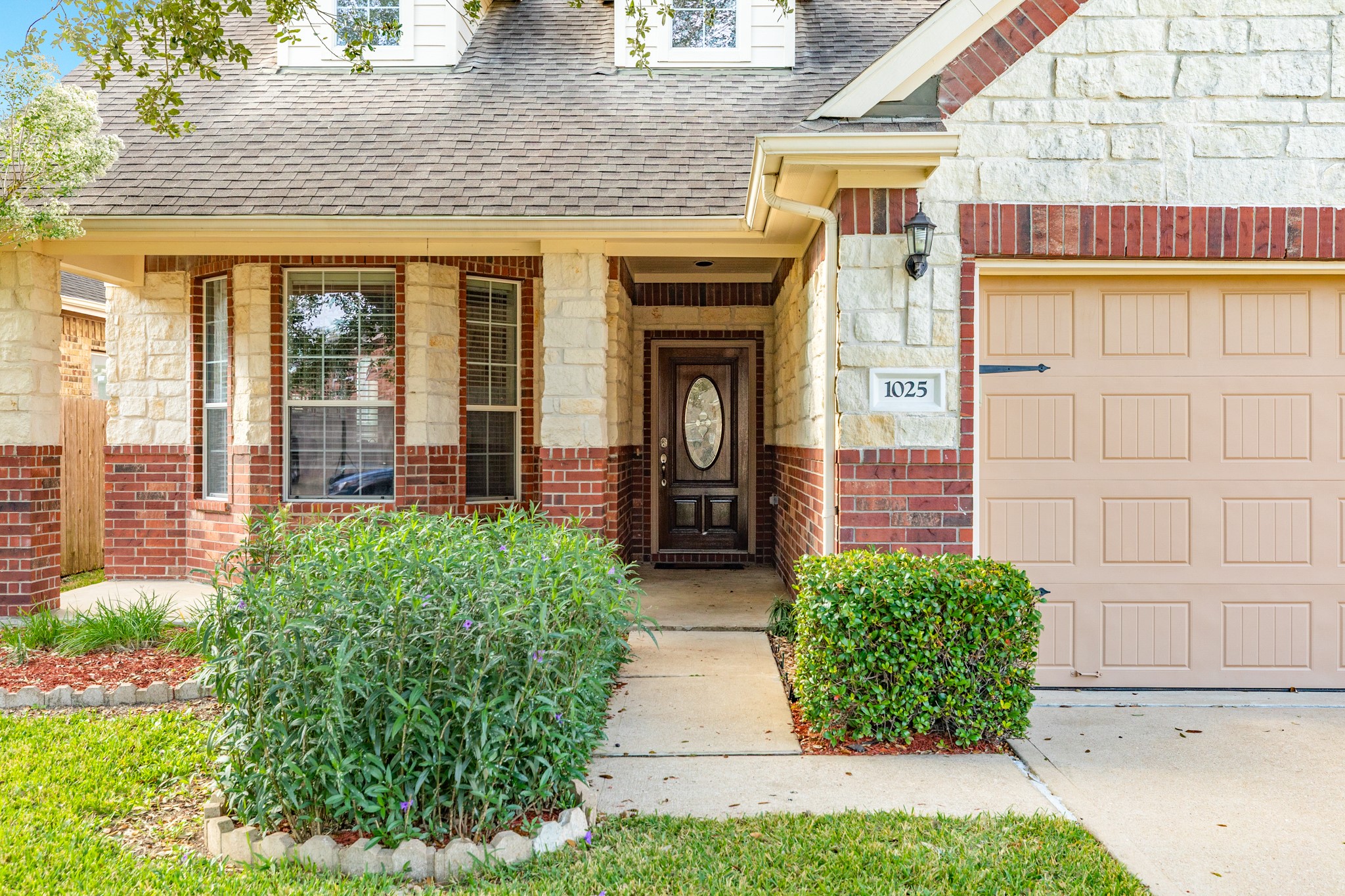 1025 Luke Drive Alvin, TX 77511 - Photo 2 of 20