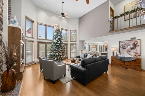 215 East Ryan Court, Arlington Heights, IL 60005