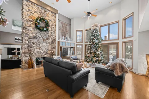 215 East Ryan Court, Arlington Heights, IL 60005