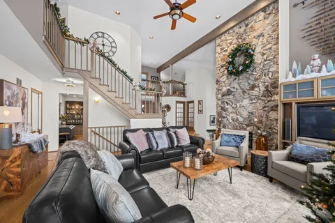 215 East Ryan Court, Arlington Heights, IL 60005