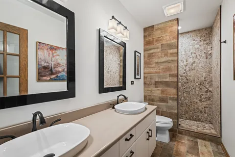 215 East Ryan Court, Arlington Heights, IL 60005