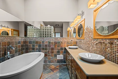 215 East Ryan Court, Arlington Heights, IL 60005