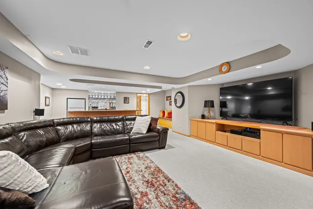 215 East Ryan Court, Arlington Heights, IL 60005