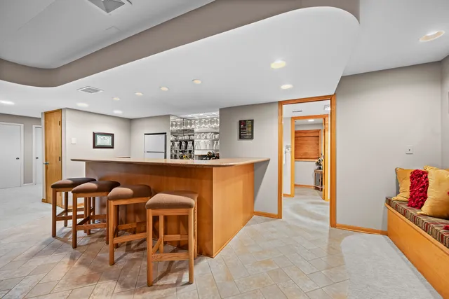 215 East Ryan Court, Arlington Heights, IL 60005