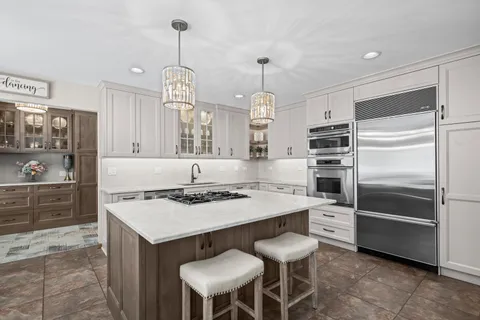 215 East Ryan Court, Arlington Heights, IL 60005