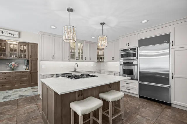 215 East Ryan Court, Arlington Heights, IL 60005