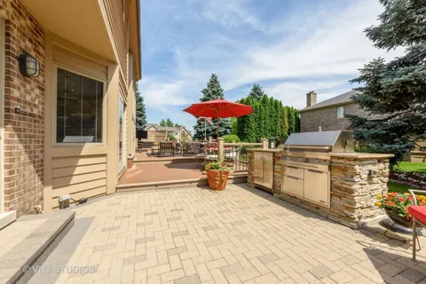 215 East Ryan Court, Arlington Heights, IL 60005