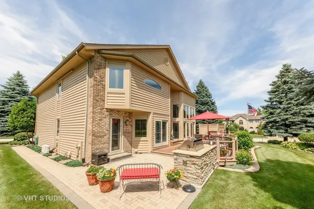 215 East Ryan Court, Arlington Heights, IL 60005