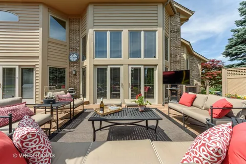 215 East Ryan Court, Arlington Heights, IL 60005