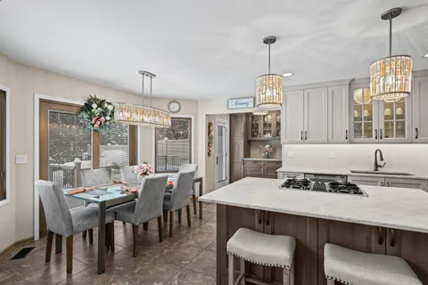 215 East Ryan Court, Arlington Heights, IL 60005