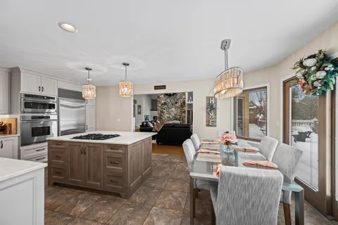 215 East Ryan Court, Arlington Heights, IL 60005