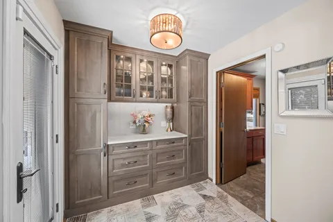 215 East Ryan Court, Arlington Heights, IL 60005