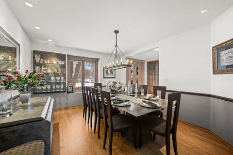 215 East Ryan Court, Arlington Heights, IL 60005