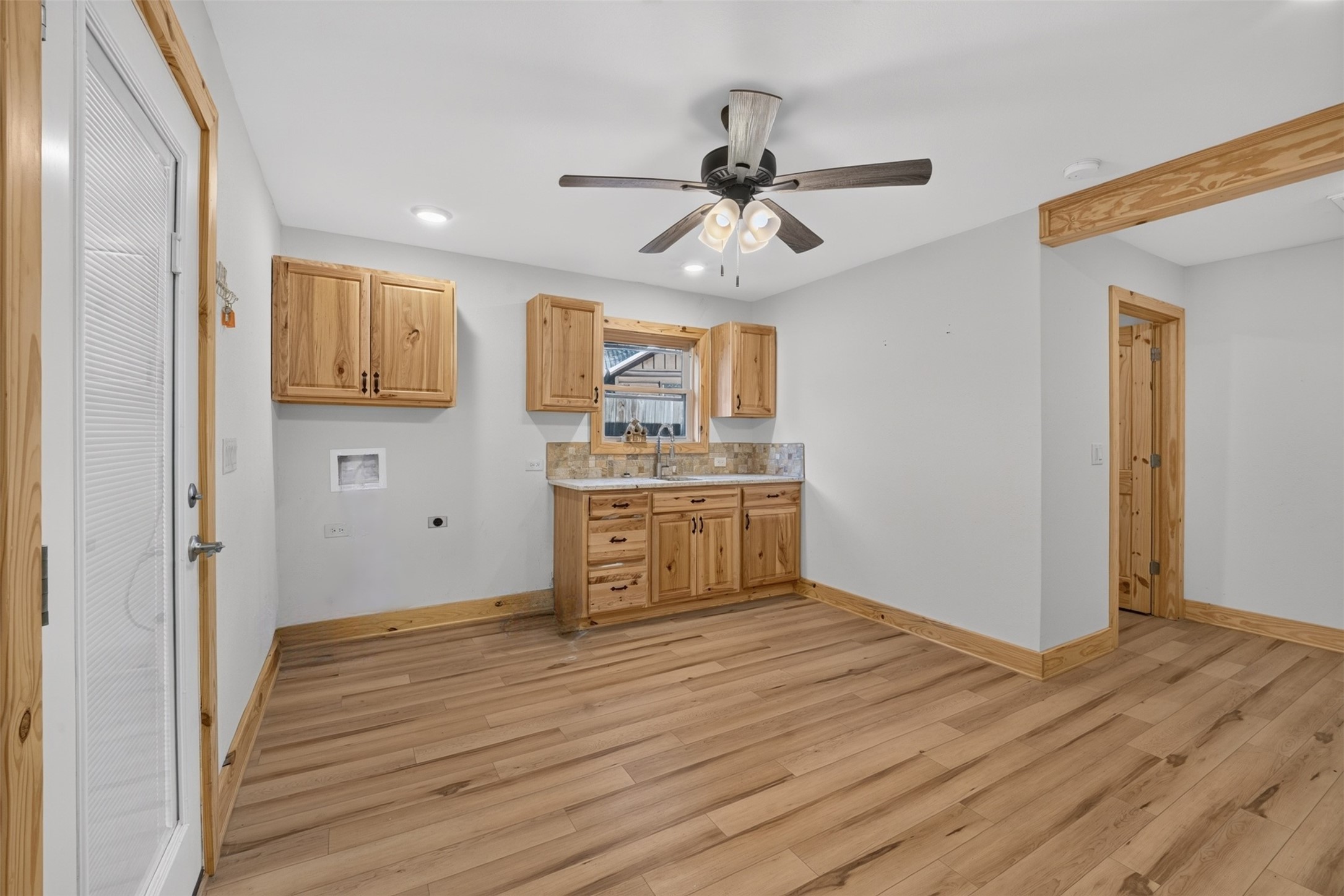 3961 Clay Crk Road Brenham, TX 77833 - Photo 22 of 32 Laundry room