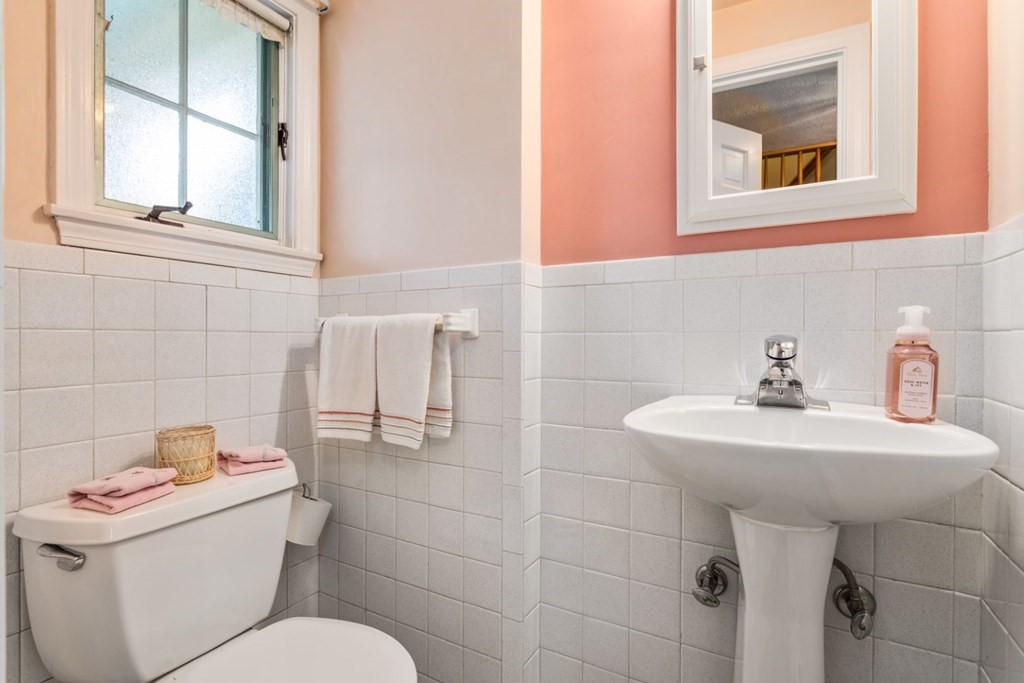 124 Prospect Street Reading, MA 01867 - Photo 17 of 37 Gallery Image 17