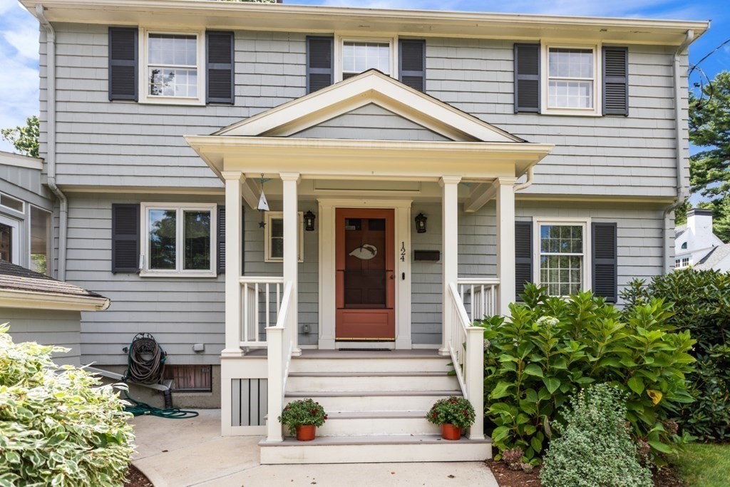 124 Prospect Street Reading, MA 01867 - Photo 3 of 37 Gallery Image 3