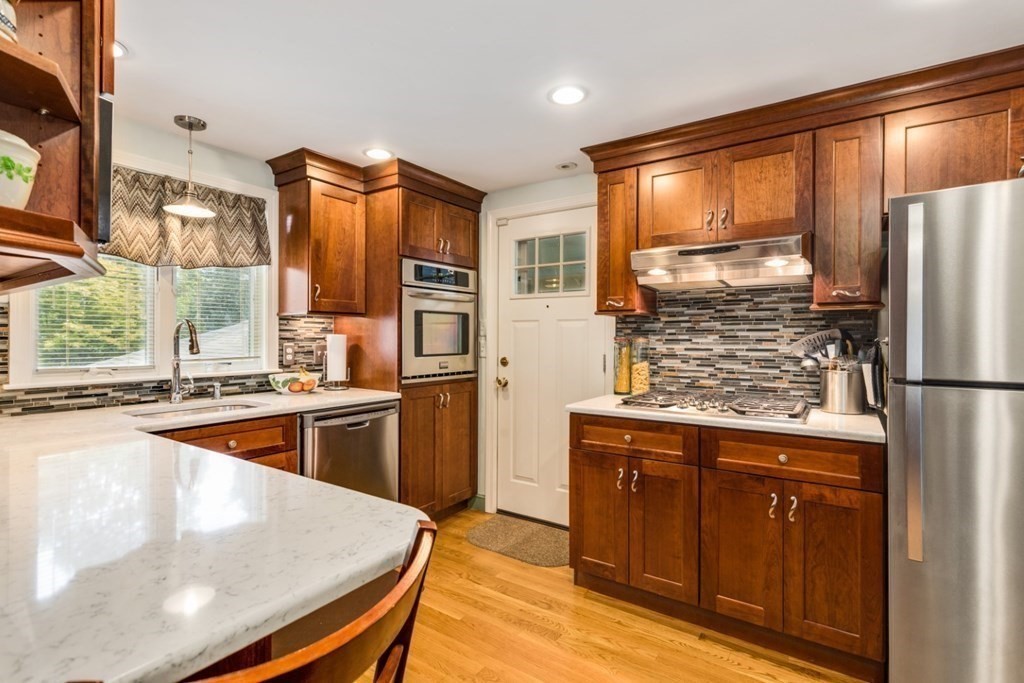 124 Prospect Street Reading, MA 01867 - Photo 6 of 37 Gallery Image 6