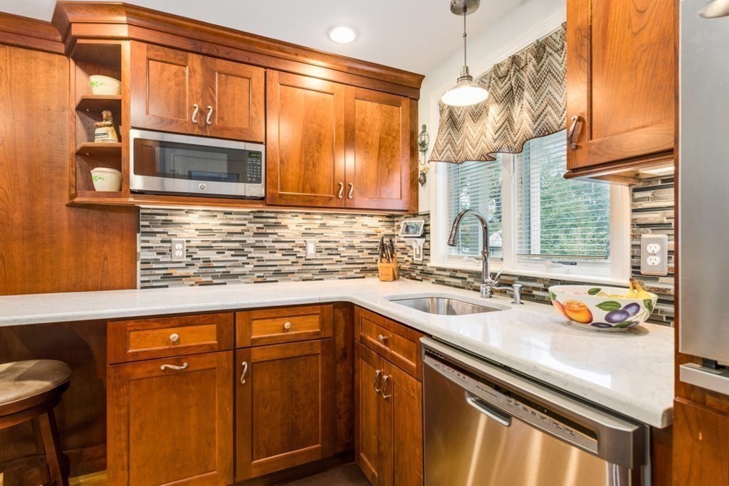 124 Prospect Street Reading, MA 01867 - Photo 7 of 37 Gallery Image 7