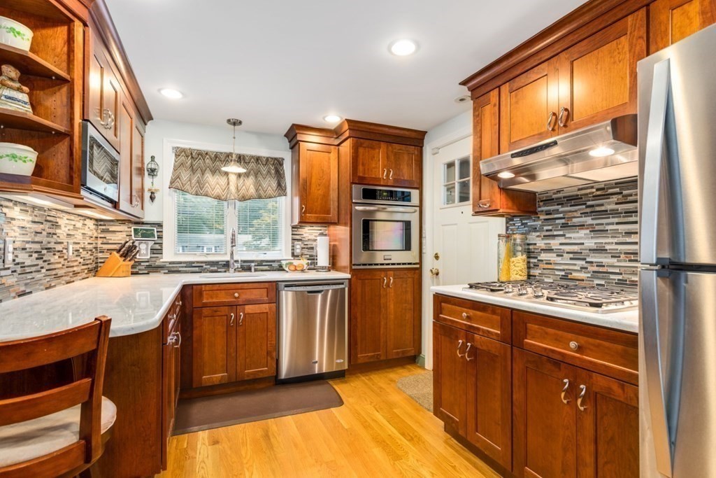 124 Prospect Street Reading, MA 01867 - Photo 8 of 37 Gallery Image 8