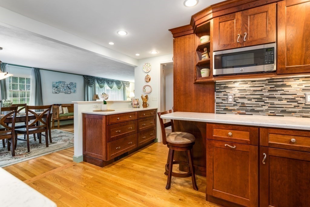 124 Prospect Street Reading, MA 01867 - Photo 9 of 37 Gallery Image 9