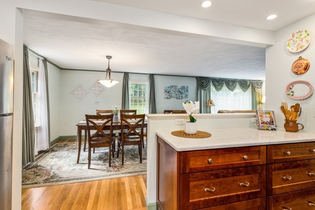 124 Prospect Street Reading, MA 01867 - Photo 10 of 37 Gallery Image 10