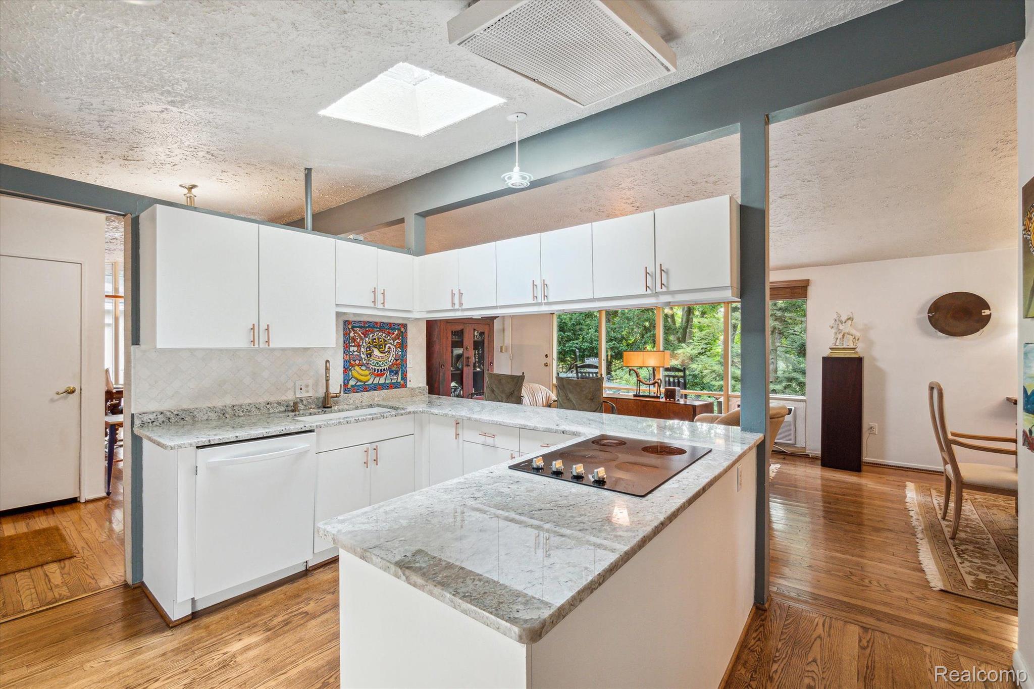 29505 Sugar Spring Road Farmington, MI 48334 - Photo 18 of 47 Gallery Image 18