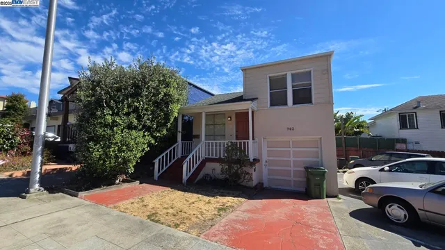 $3,300 | 702 Solano Avenue, Albany, CA 94706