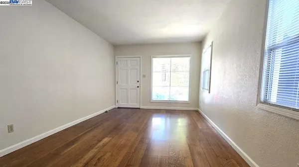 $3,300 | 702 Solano Avenue, Albany, CA 94706