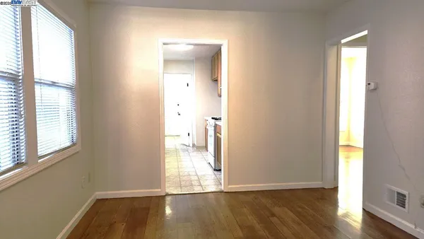 $3,300 | 702 Solano Avenue, Albany, CA 94706
