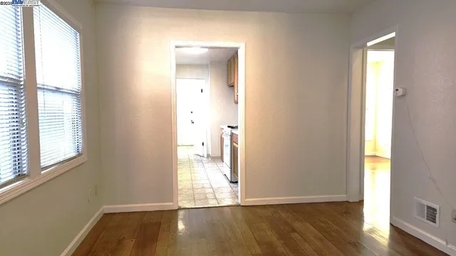 $3,300 | 702 Solano Avenue, Albany, CA 94706