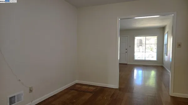 $3,300 | 702 Solano Avenue, Albany, CA 94706