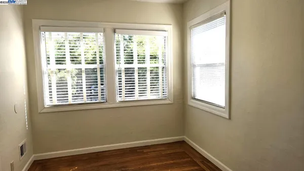 $3,300 | 702 Solano Avenue, Albany, CA 94706