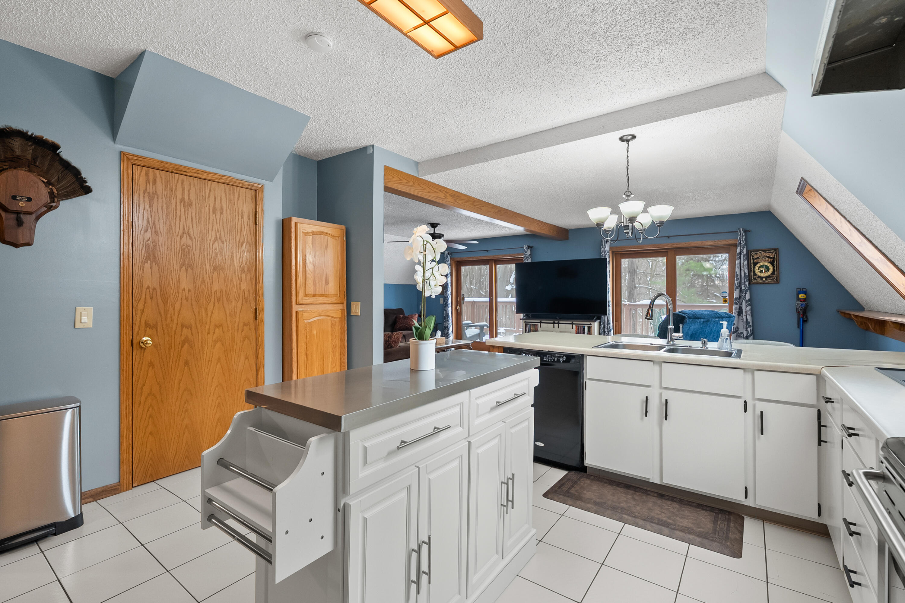 13950 Brady Road Bellevue, MI 49021 - Photo 11 of 49 Entertain and cook