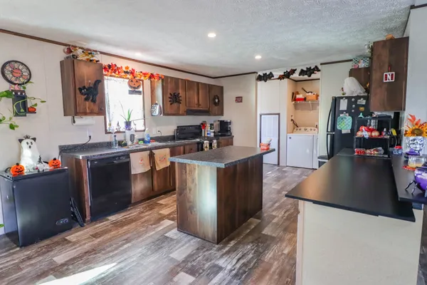 a view of a kitchen and dining room