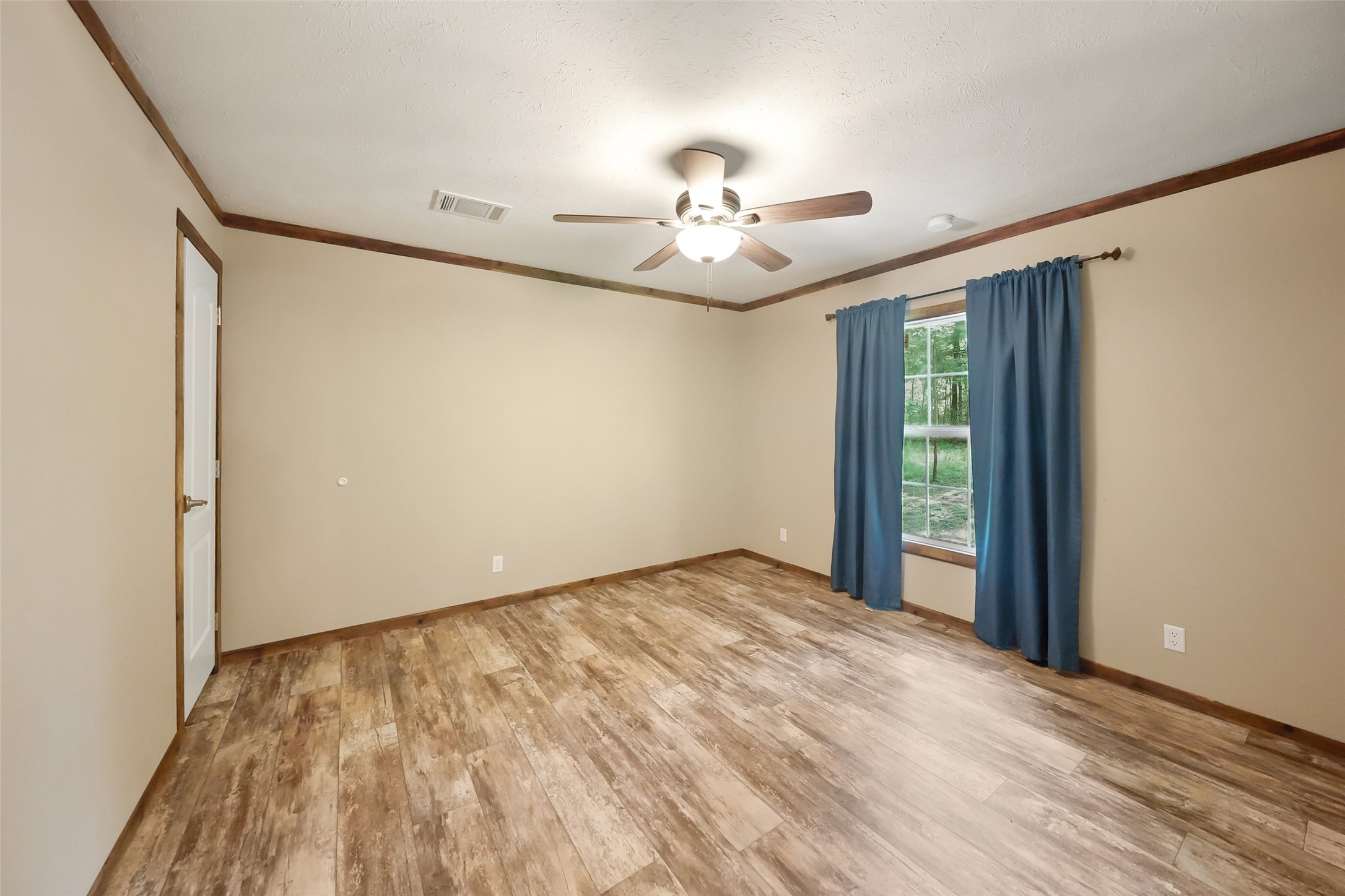 577 Winding River Road South Oakhurst, TX 77359 - Photo 19 of 44 Bedroom 2