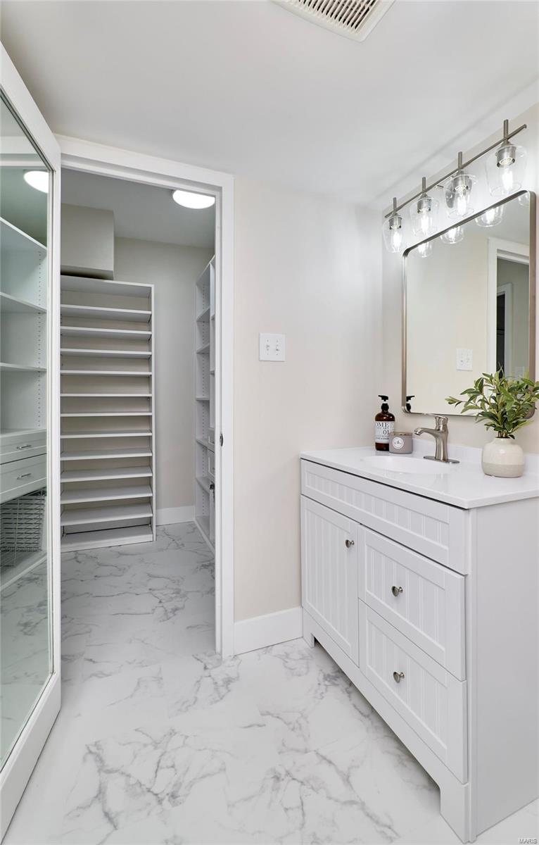 900 South Hanley Road, Unit 7A St. Louis, MO 63105 - Photo 44 of 50 Gallery Image 44
