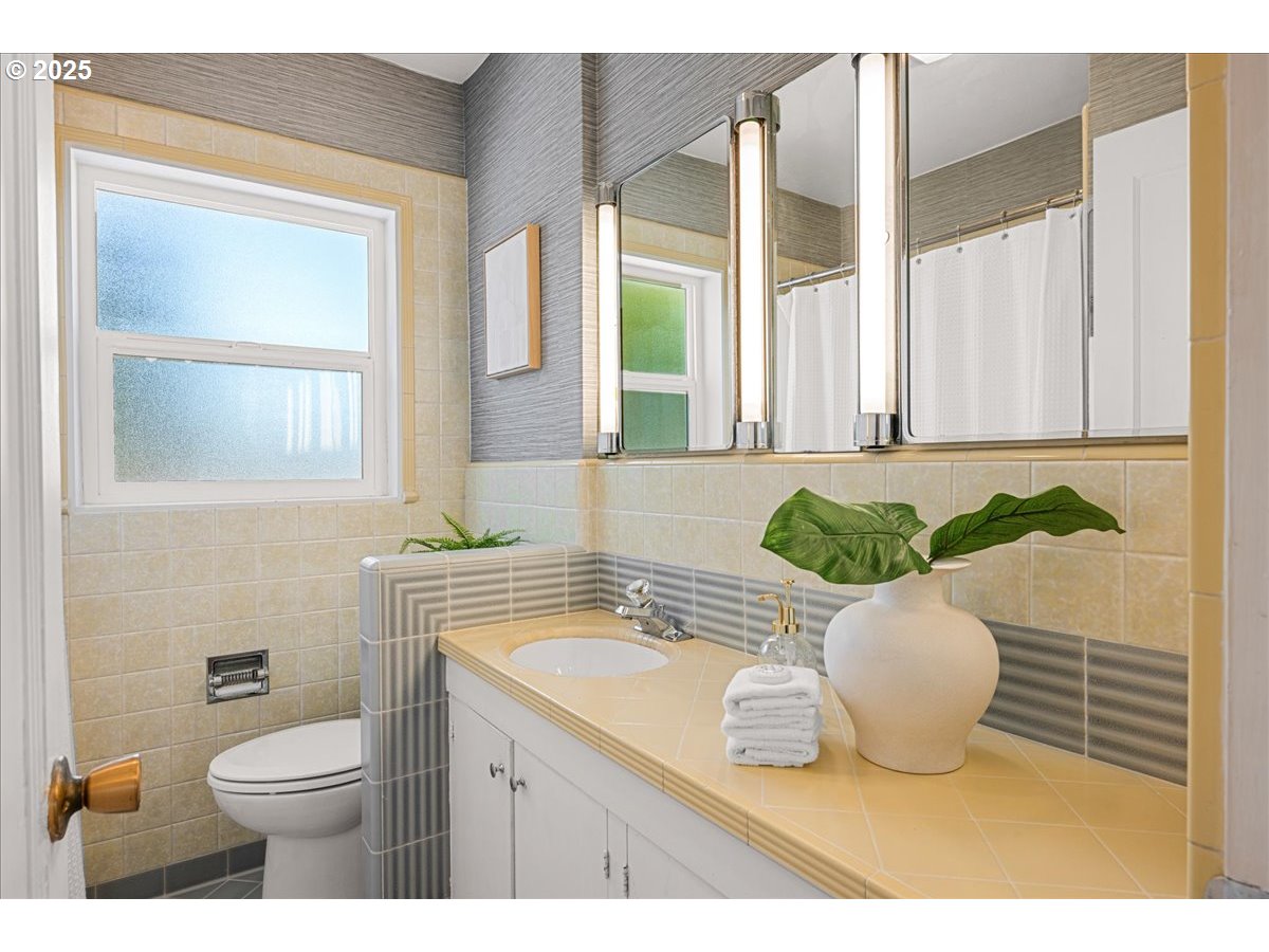 5903 Southwest Old Scholls Ferry Road Portland, OR 97225 - Photo 13 of 36 Gallery Image 13
