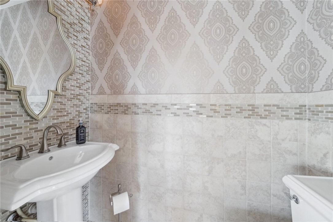 423 Wimbledon Road Irondequoit, NY 14617 - Photo 23 of 50