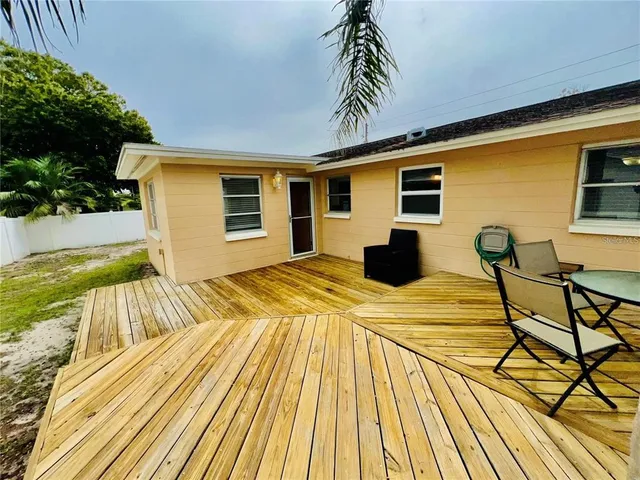 $2,000 | 68 Lake Shore Drive, Palm Harbor, FL 34684