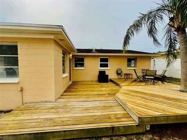 $2,000 | 68 Lake Shore Drive, Palm Harbor, FL 34684