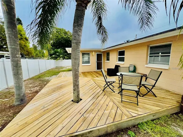 $2,000 | 68 Lake Shore Drive, Palm Harbor, FL 34684