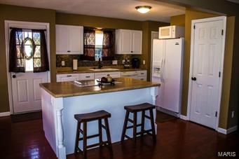 15701 Clayton Road Ballwin, MO 63011 - Photo 4 of 16 Gallery Image 4