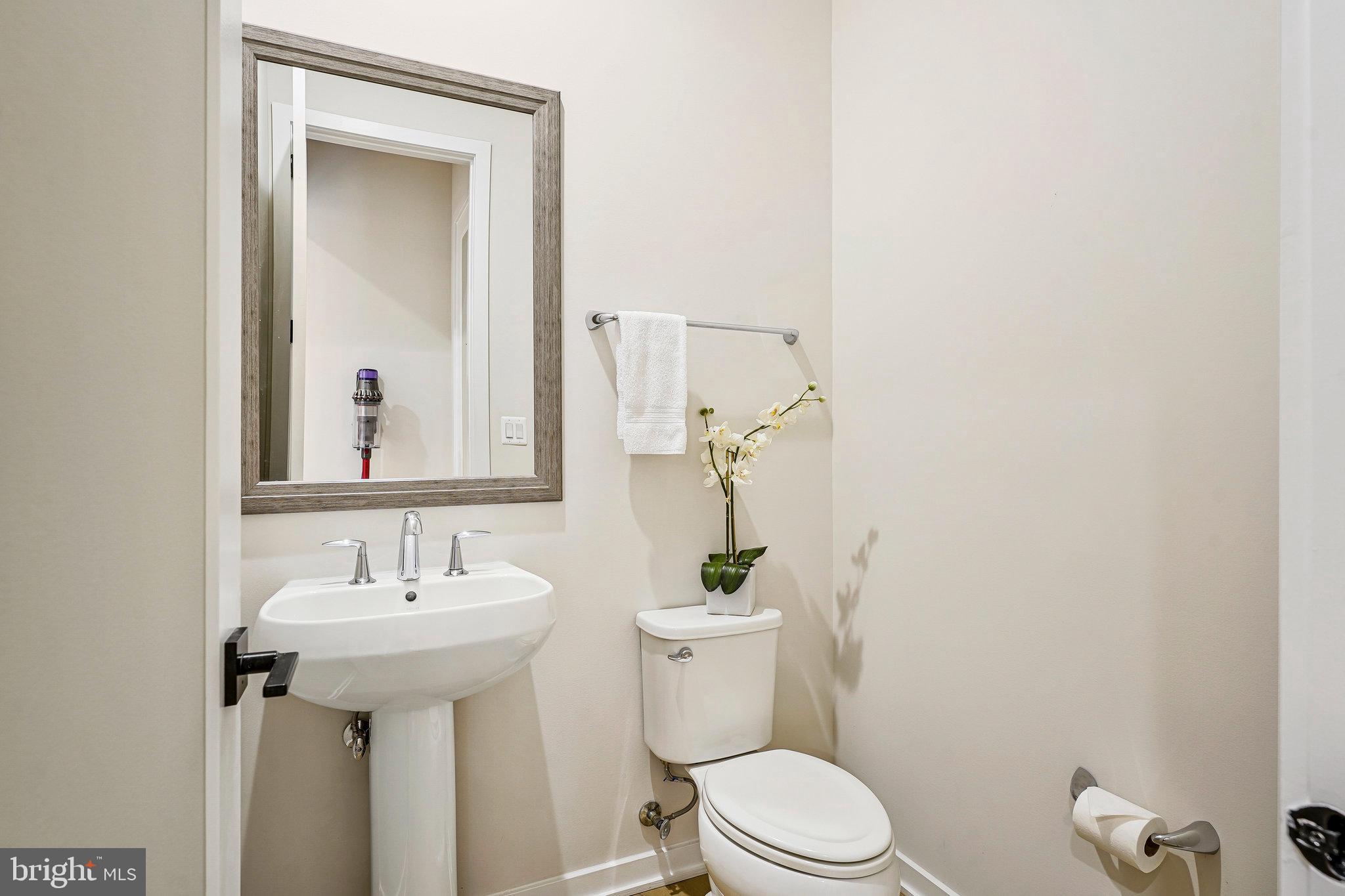 11716 Paysons Way Reston, VA 20191 - Photo 17 of 34 a bathroom with a sink toilet and mirror