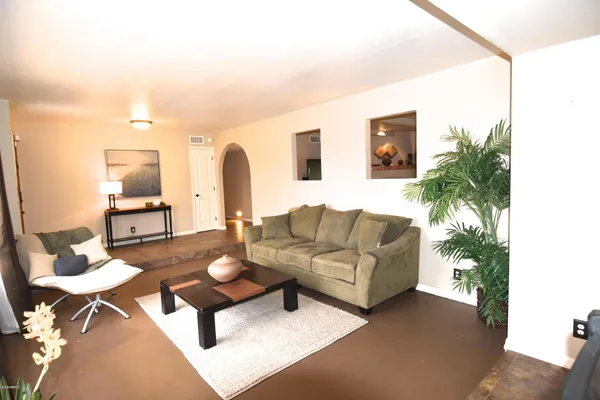 $3,500 | 10008 North 33rd Place, Phoenix, AZ 85028