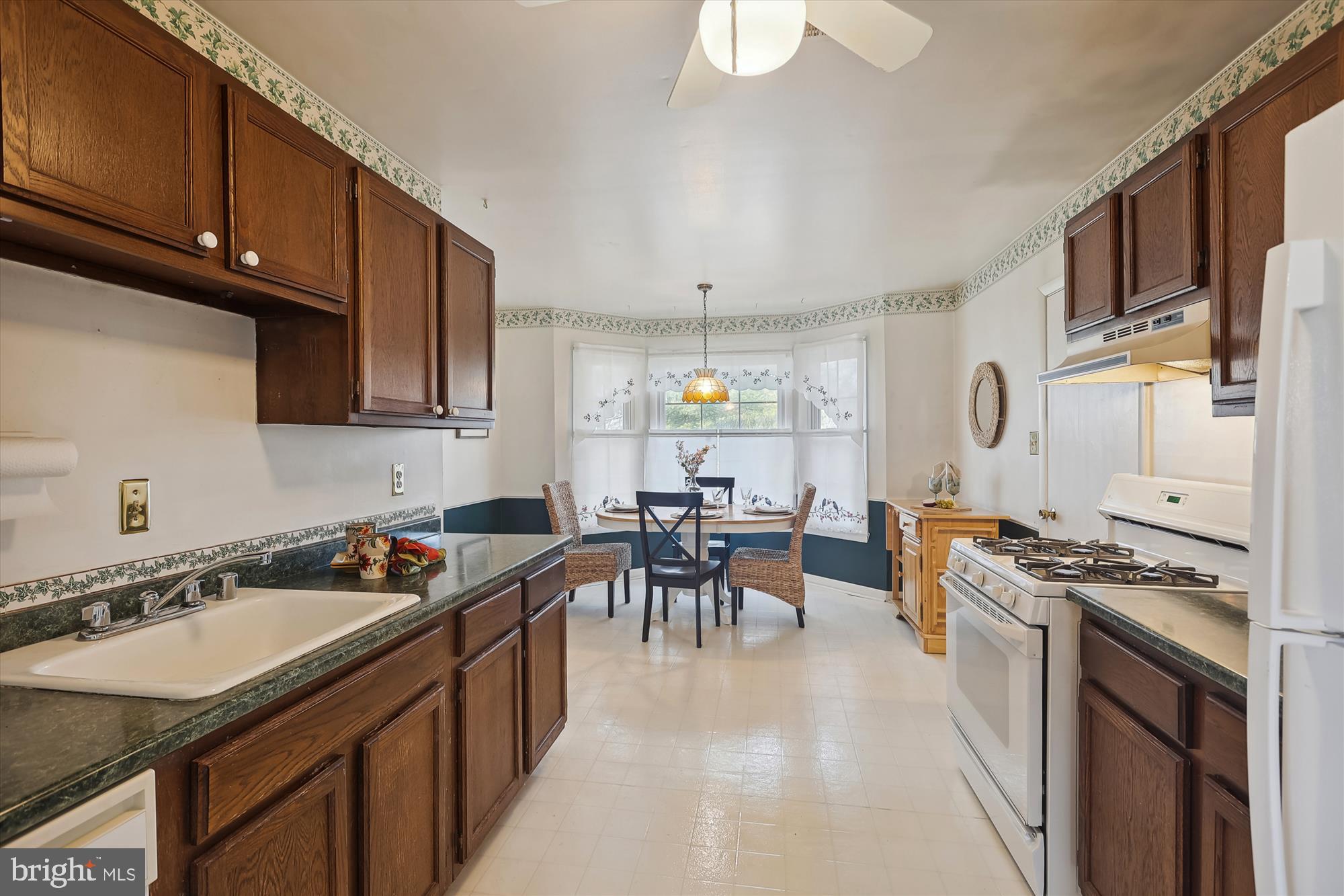 19801 Westerly Avenue Poolesville, MD 20837 - Photo 9 of 30 Kitchen