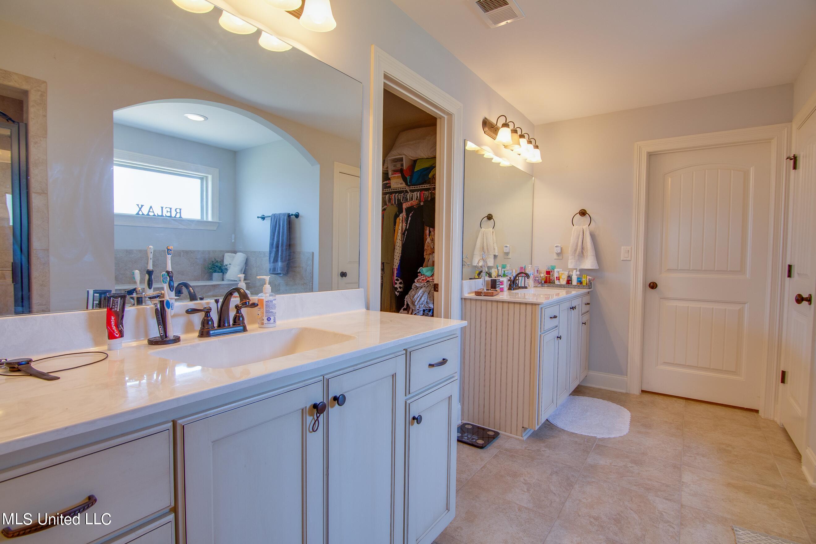 4670 Riva Ridge Drive Olive Branch, MS 38654 - Photo 11 of 20 Double Vanities in Master Bath