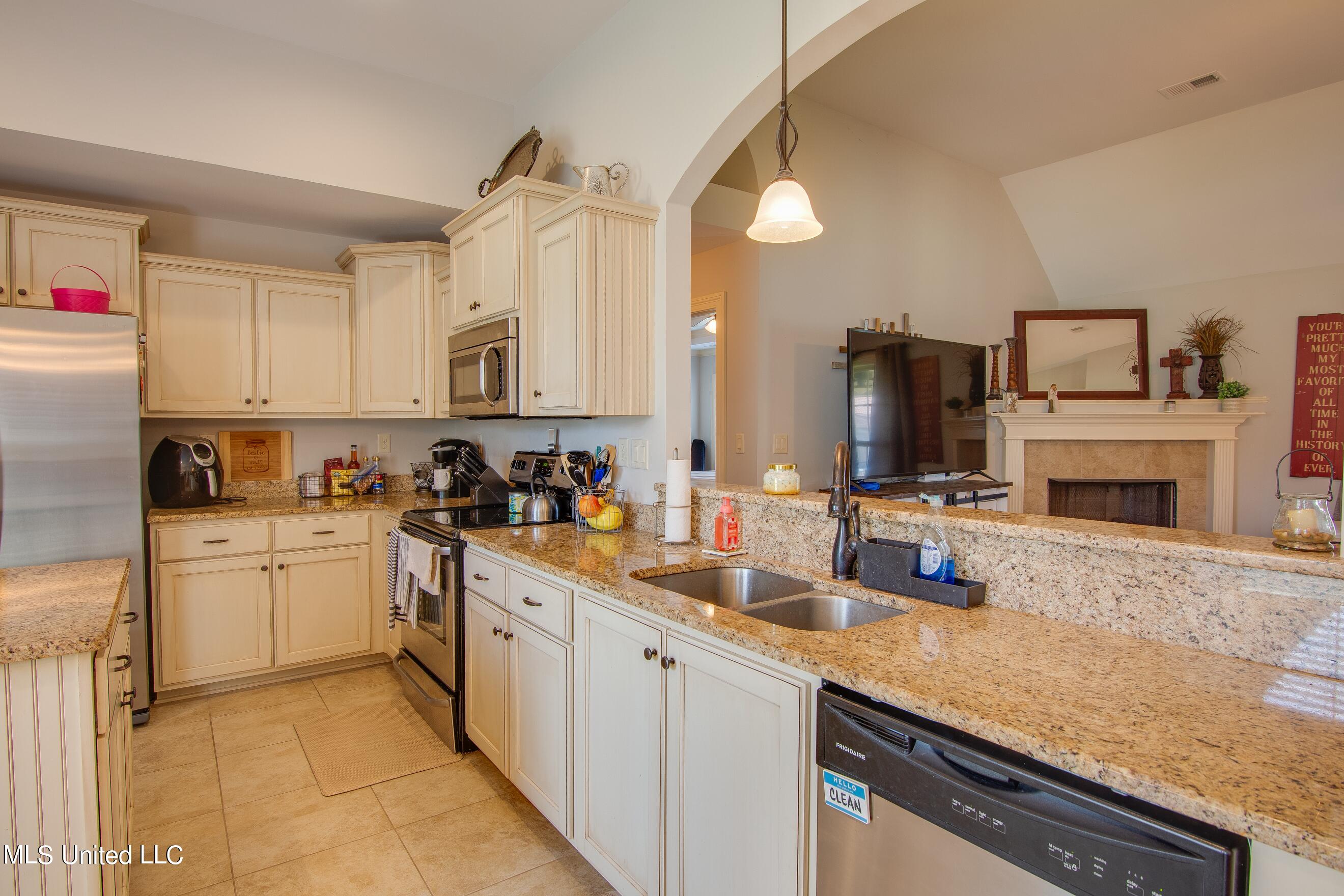 4670 Riva Ridge Drive Olive Branch, MS 38654 - Photo 8 of 20 Kitchen